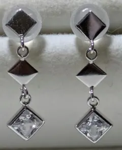 さ*)様 K１０ダイヤ型ピアス