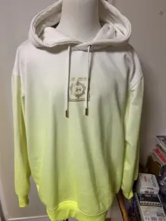 Rady ロゴ入り ホワイト/イエローグラデーション フード付きパーカー M