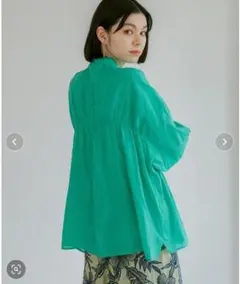 美品　niko and... ニコ　アンド　プレミアムローンギャザーシャツ　Lのサムネイル