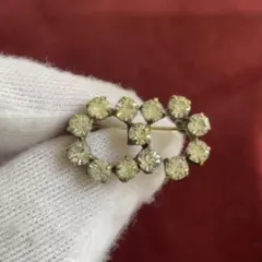 【27】小さなアンティーク調ブローチ　レトロ感　ヴィンテージ