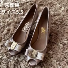 【未使用】フェラガモ ヴァラリボン パンプス ゴールド金具 サイズ5.5