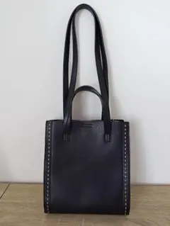 黒のトートバッグ ステッチデザインのサムネイル
