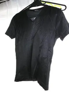 θ［5351プールオム］ シャイニーブラック//Vネックシャツ