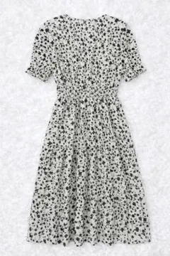 【未着用】小花柄　半袖ワンピース　膝下丈　夏服　春服