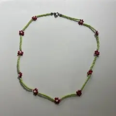 ビーズネックレス お花｜レッド× グリーン × ベージュ ハンドメイド 春夏
