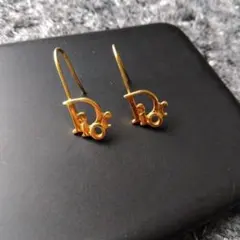 Dior　ロゴ　ピアス　ゴールド