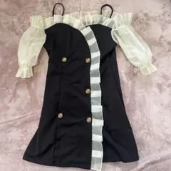 オフショルダー フリル付きミニドレス