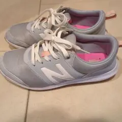 New Balance スニーカー グレーのサムネイル