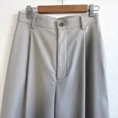 BEAUTY&YOUTH タック ワイドストレート パンツ　ライトグレー