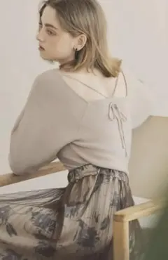 フリーズマート　Vネック ニット セーター　ベージュ