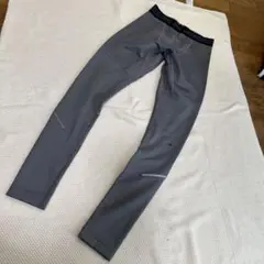 UNDER ARMOUR トレーニングタイツ グレー　SMサイズ