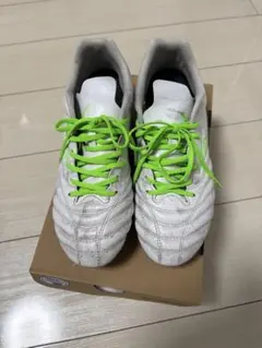 サッカーシューズ ホワイト/グリーン ミッドカット