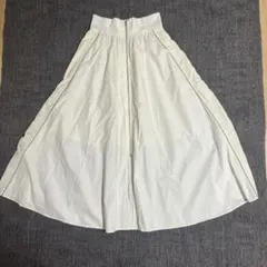 レイビームス、ホワイト フレアスカート