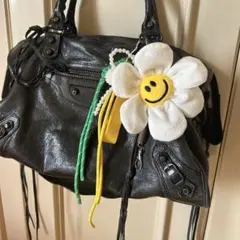 新品　キーホルダー　バックチャーム　黄色　フラワーモチーフ