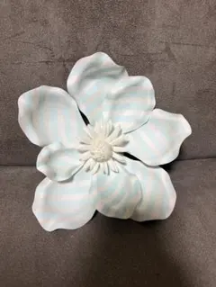 花型インテリア小物 水色と白のストライプ