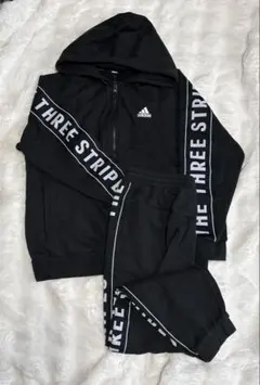 adidasスウェットセットアップ