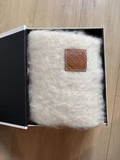 LOEWE マフラー 箱付きのサムネイル