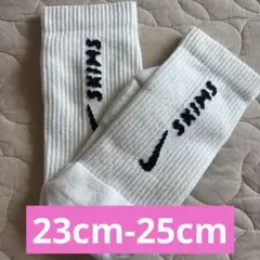 新品未使用　NikeSKIMSウィメンズ Dri-FIT クルーソックスのサムネイル