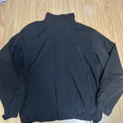 黒のナイロンジャケット