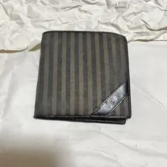 【FENDI / フェンディ】【ペカン柄】 レザー 二つ折り財布 小銭入れあり