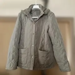 グレー キルティングジャケット フード付き