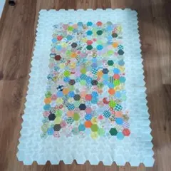 パッチワークキルトトップ　ヘキサゴンmeeting　①