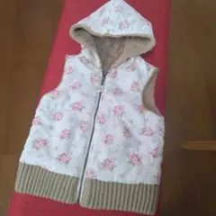 ☘️子供用　フード付きベスト　120サイズ　女の子　リバーシブル　オンワード樫山