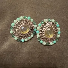 アンティークのエメラルド色イヤリング