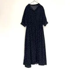 earth ドット柄黒ミディ丈ワンピース 半袖 フリーサイズ