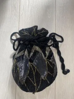 ビーズ装飾の巾着型パーティーバッグ