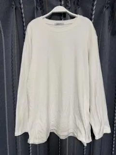 ホワイト 長袖Tシャツ　カジュアル