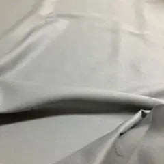グレーの光沢生地　梨地サテン生地