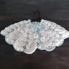 カギ編みベビーケープ ホワイト 水色