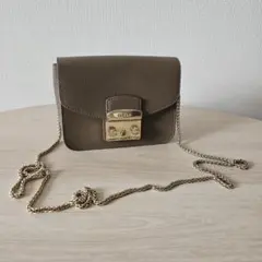 FURLA メトロポリス ショルダーバッグ グレージュ チェーン カーキ