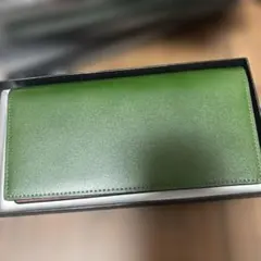 緑色の長財布のサムネイル