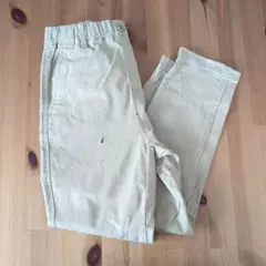 130 UNIQLO ウルトラストレッチテーパードパンツ　ベージュ