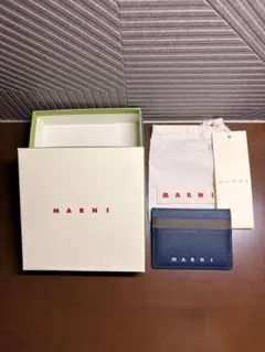 MARNI ネイビー レザー カードケース　箱タグ付きのサムネイル