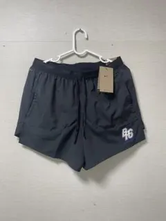 Nike BRSロゴ付き黒ショートパンツ
