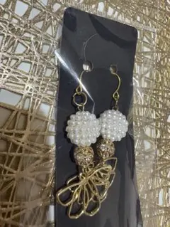 ハンドメイド ピアス パール風ビーズ 蝶デザイン