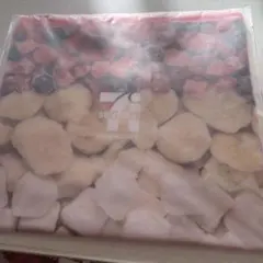 ハッピーくじ　セブンイレブン　G賞スムージーフラットポーチ