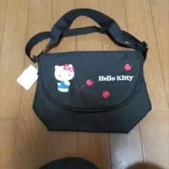 新品、未使用、タグ付き　ハローキティ　刺繍入りショルダーバッグ