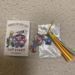 ディズニーストア　シークレットストラップ　ウッディ