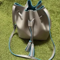 薄いグレーのレザー 巾着型 ショルダーバッグ　未使用