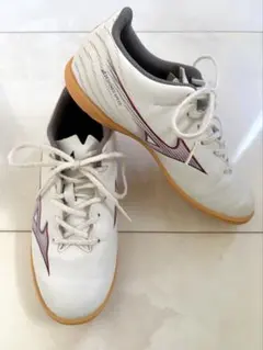 美品 ミズノ フットサルシューズ キッズ 21.5cm