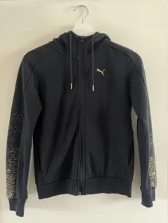 PUMA のジップアップパーカー