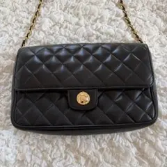 FIONブラックレザーキルティングショルダーバッグ　チェーン　ゴールド