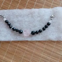 黒とピンクの天然石ビーズアクセサリー