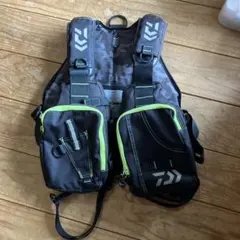 DAIWA フローティング フィッシングベスト グレー／緑(蛍光) - メルカリ