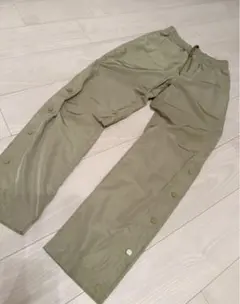 正規品alo yoga xsロゴ入ピスタチオグリーンパンツ