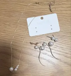 フェイクパール　ネックレス2本とピアス